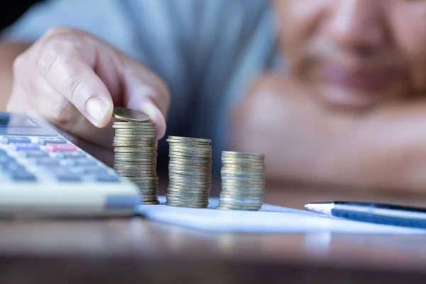 Hombre Mano Poniendo Fila Moneda Pila Creciente Negocio — Foto de Stock