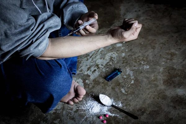 Niño Drogadicto Inyectándose Heroína Brazo — Foto de Stock