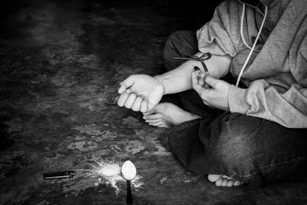 Niño Drogadicto Inyectándose Heroína Brazo — Foto de Stock