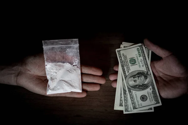 Mano Del Hombre Adicto Con Dinero Comprando Dosis Cocaína Heroína —  Fotos de Stock