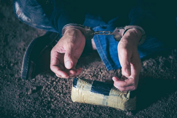 Las Manos Traficante Drogas Masculino Están Esposadas Lucha Contra Las —  Fotos de Stock