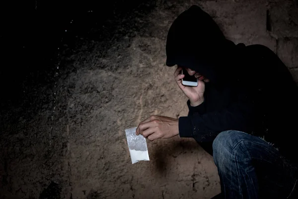 Homme Appelle Vend Drogue Téléphone Est Toxicomane Narcotique Avec Espace — Photo