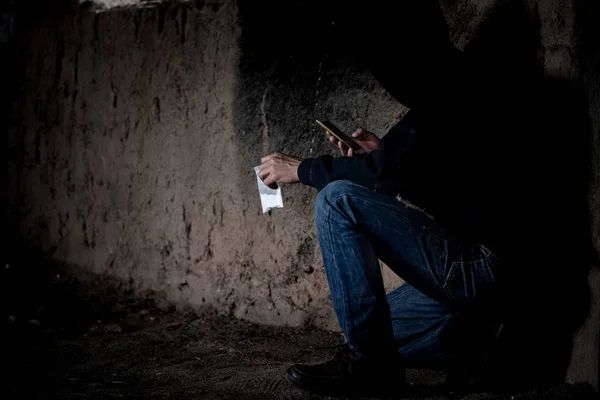 Hombre Llama Vende Las Drogas Por Teléfono Adicto Las Drogas — Foto de Stock