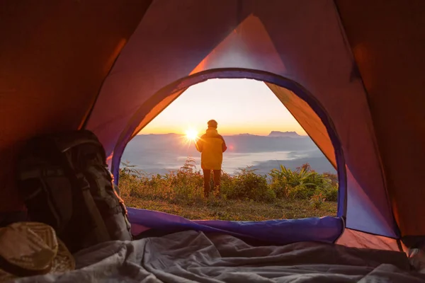 Hiker Monter Camping Front Orange Tältet Och Ryggsäck Bergen Backpacker — Stockfoto