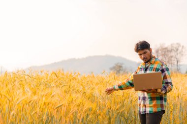 Tarımda modern teknolojileri kullanarak akıllı tarım.