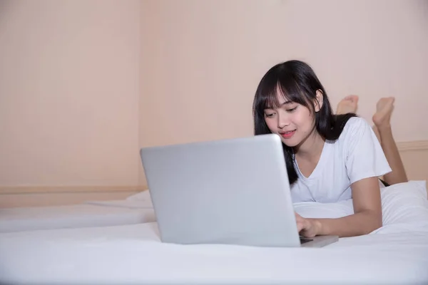 Hard working even at morning in bed is key for success — Stock Photo, Image