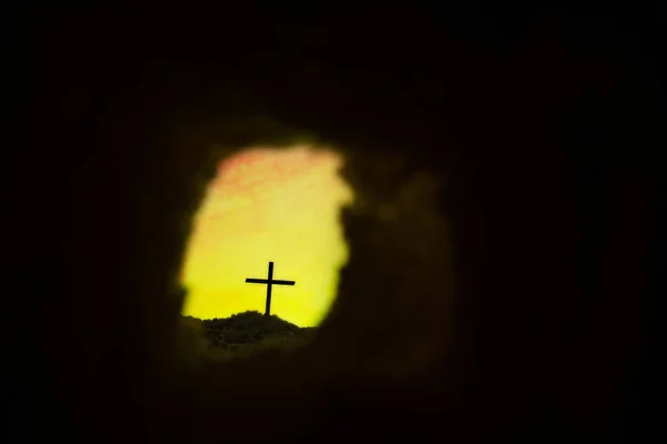 Túmulo vazio com crucificação ao nascer do sol Ressurreição de Jesus — Fotografia de Stock