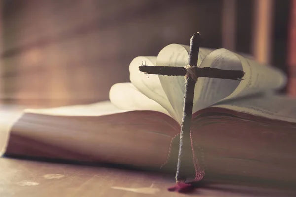 Ancient religious book and wooden cross — Stock Photo, Image