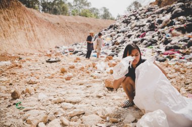 Yoksul çocuklar satılık çöp toplamak, kirlilik kavramı