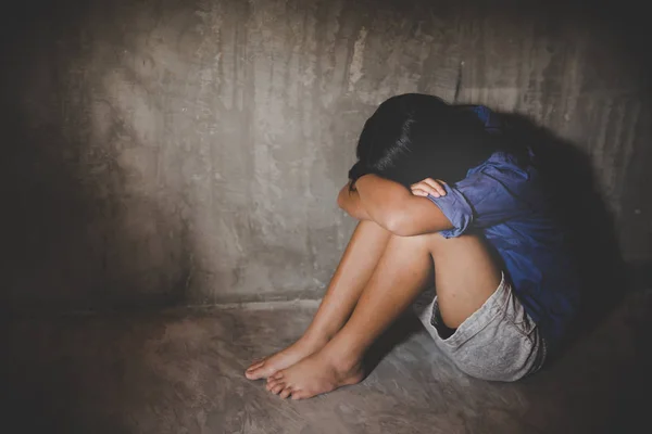 Violencia infantil y concepto de abuso . —  Fotos de Stock