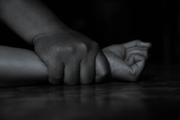 Close up of man hands holding a woman hands for rape — Stock Photo, Image