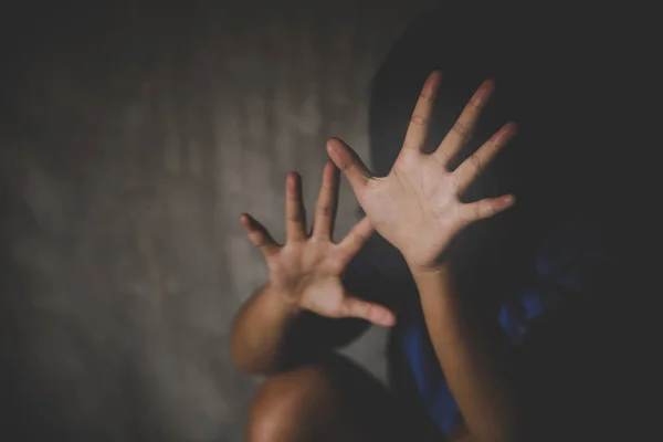 Violencia infantil y concepto de abuso . — Foto de Stock