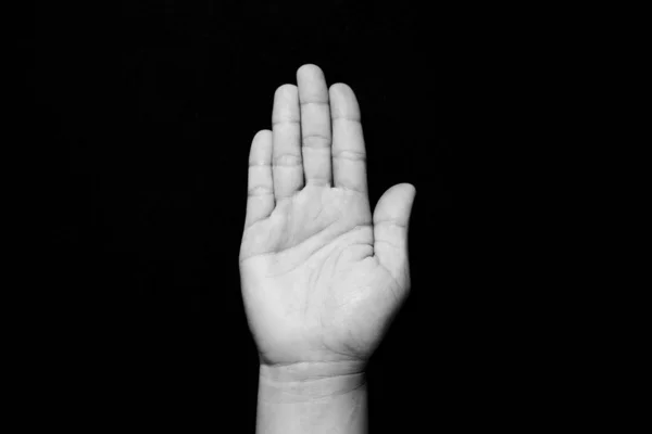 Mano abierta en blanco y negro. Concepto detener la violencia contra las mujeres — Foto de Stock