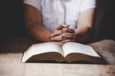 Tanrı'ya Hıristiyan yaşam kriz dua. 