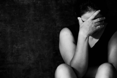 Korku, yalnızlık, depresyon, istismar, bağımlılığı  