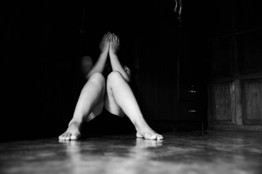 Korku, yalnızlık, depresyon, istismar, bağımlılığı  