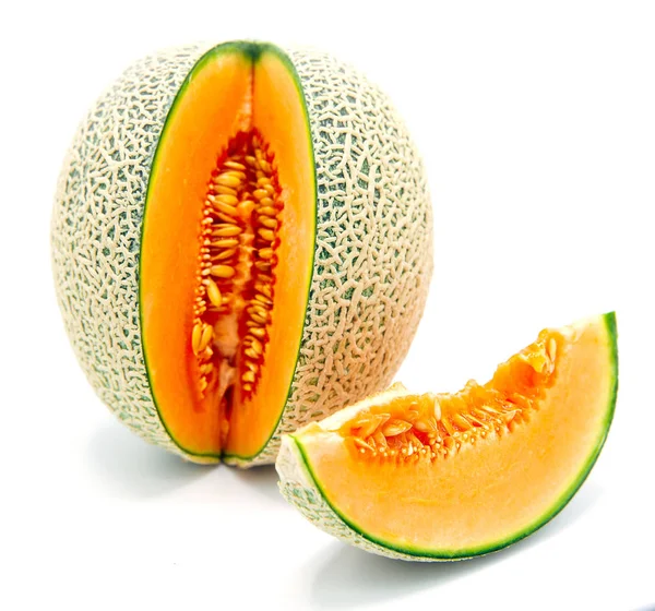 Färsk söt apelsin melon på vit bakgrund — Stockfoto