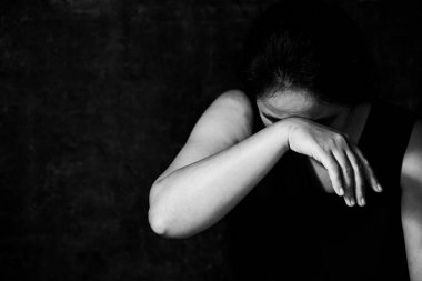 Korku, yalnızlık, depresyon, istismar, bağımlılığı  