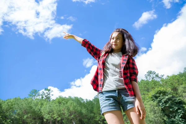 Utazók Fiatal Nők Nézd Meg Csodálatos Hegyek Erdők Mehetnék Utazási — Stock Fotó