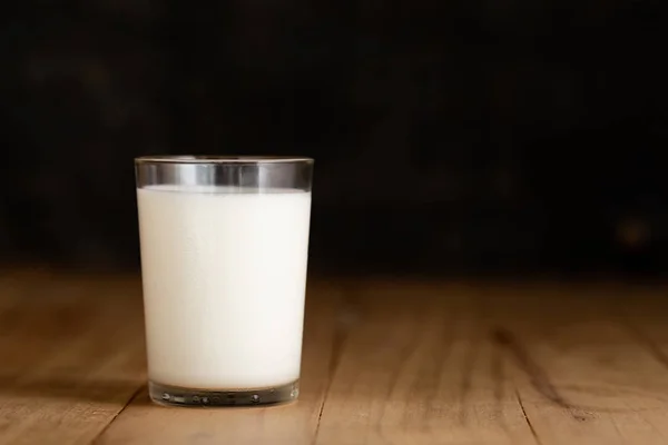 Glass of milk against — Stock Photo, Image