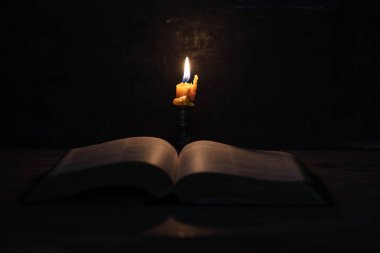 Mumlu Kutsal Kitap 