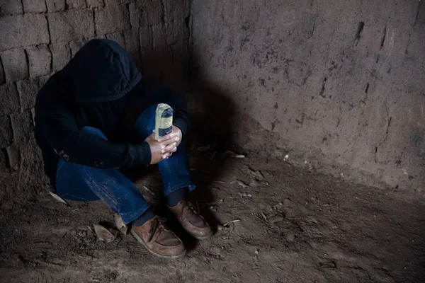 Concepto Adicción Las Drogas Síntomas Abstinencia Hombre Deprimido Sin Esperanza —  Fotos de Stock