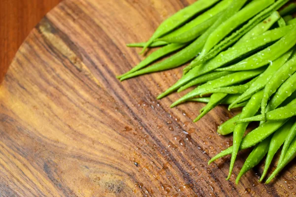 Cluster Bean Guaralso Known Gavar Guwar Guvar Bean Isolated Wooden — Stock Photo, Image