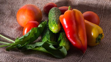 Sebze, domates, salatalık, dolmalık biber, salatalık.