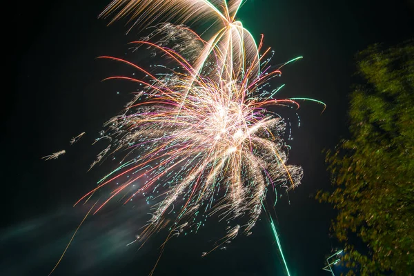 空の花火敬礼 — ストック写真