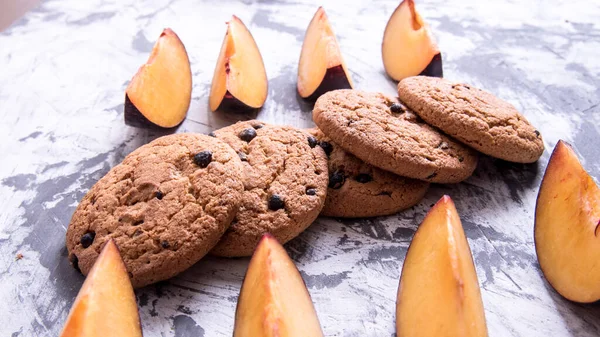 Shortbread Ameixa Fatiados Com Folhas Hortelã — Fotografia de Stock