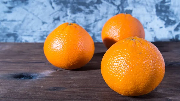 Mandarinen Auf Einem Alten Naturholztisch Seitenansicht Nahaufnahme Platz Für Text — Stockfoto