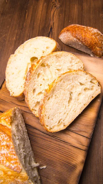 Beyaz Ekmek Doğrama Tahtasına Yakın Plan Dilimlenmiş Metin Için Yer — Stok fotoğraf