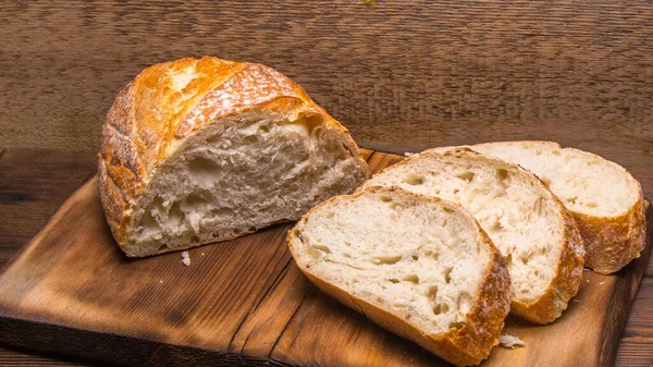 Beyaz Ekmek Doğrama Tahtasına Yakın Plan Dilimlenmiş Metin Için Yer — Stok fotoğraf