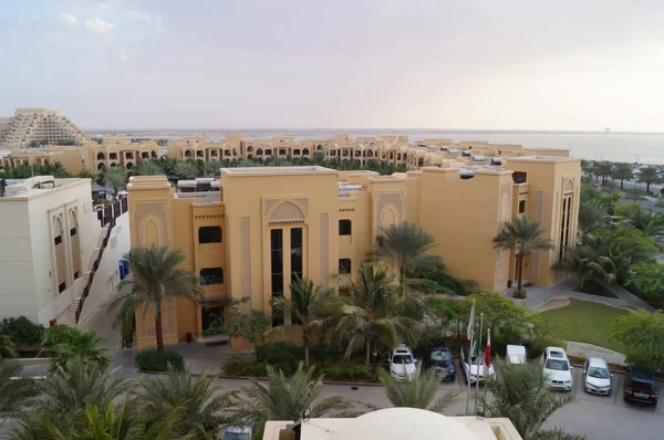 Birçok tatil beldesi, plaj ve diğer turizm merkezleri, BAE 'nin en önemli turizm merkezlerinden biri olan Al Marjan Adası' nda yer alıyor. Birleşik Arap Emirlikleri      