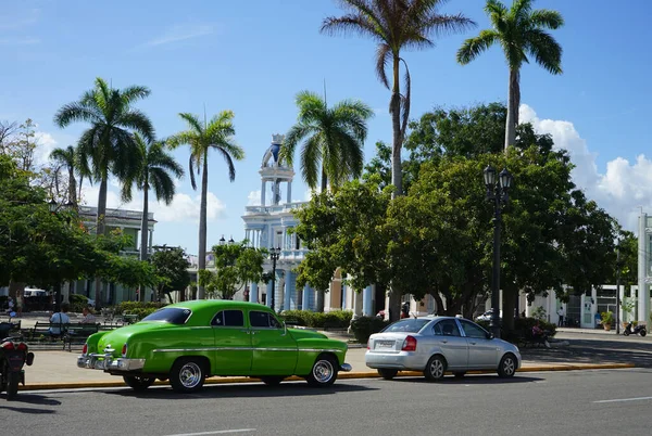セントラルパーク マルティ Cienfuegosの歴史的中心部は キューバのCienfuegosの街に位置しています 2005年にユネスコの世界遺産に登録された キューバのシエンフエゴス — ストック写真