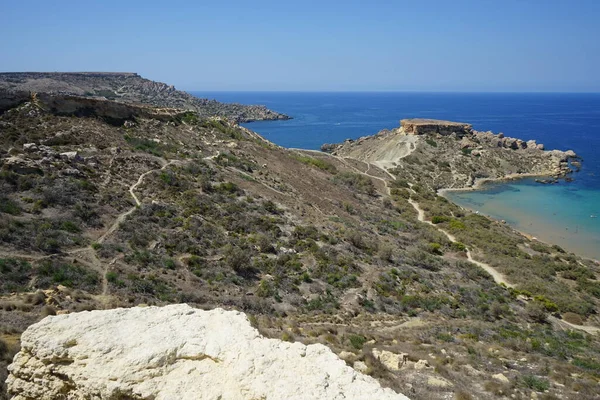 Look Qarraba Promontory Ghajn Tuffieha Bay Superimposition Limestones Clayey Terrains — Stock Photo, Image