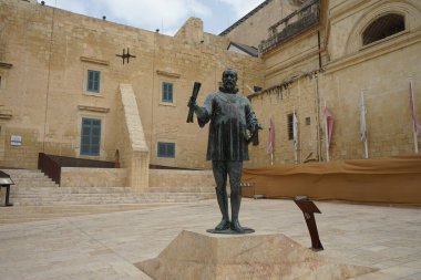Valletta, Malta 'daki Jean de la Valette anıtı 