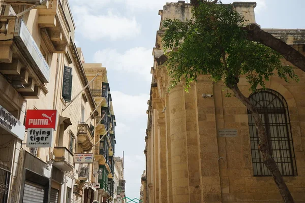 历史名城瓦莱塔的狭窄街道是马耳他的首都 — 图库照片