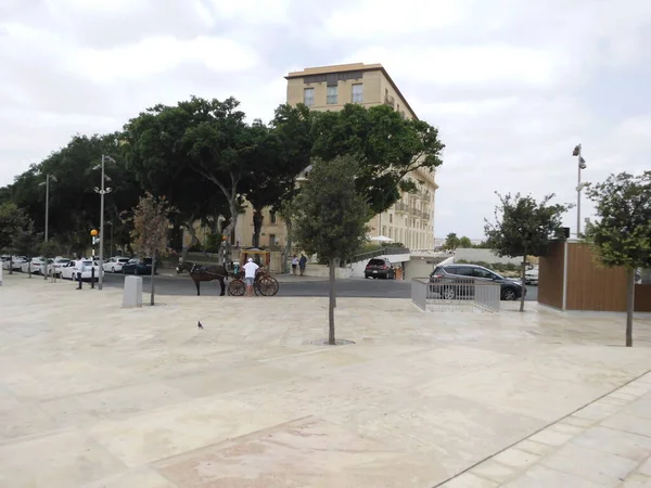 Square Vid Fontänen Tritons Nära Stadsportarna Valletta Malta — Stockfoto