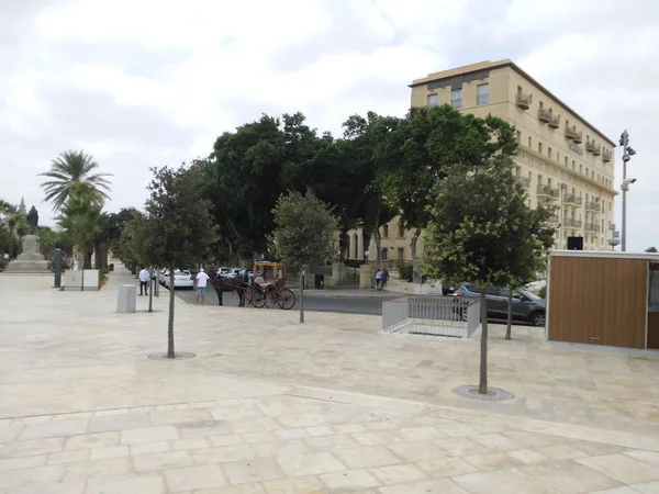 Square Vid Fontänen Tritons Nära Stadsportarna Valletta Malta — Stockfoto