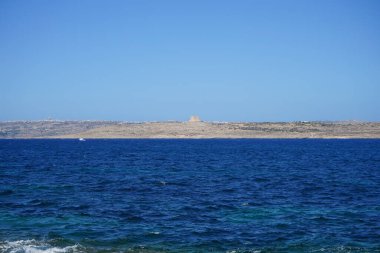 Muhteşem Akdeniz kıyı şeridi. Triq Il-Marfa, Il-Mellieha, Malta 