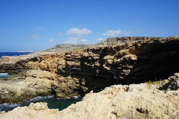 ユニークな干ばつに強い植生と素晴らしい山の風景 Triq Tal Prajjet Mellieha Malta — ストック写真