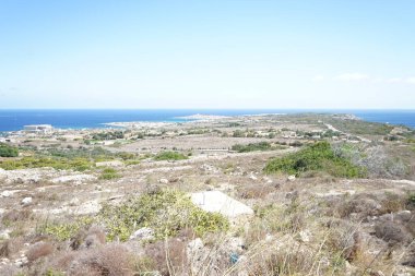 Akdeniz ve L-Armier manzarası. Mellieha, Malta