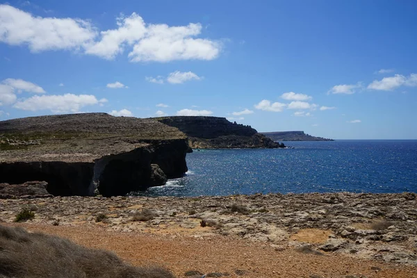 Rdum Qammieh崖の近くの地中海の美しい岩の海岸 Qammieh Mellieha マルタ — ストック写真