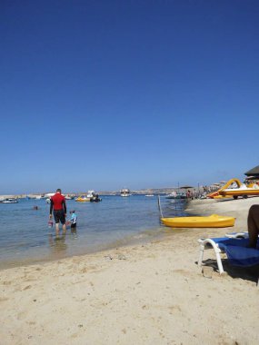 Harika kumlu plaj. Marfa, Mellieha, Malta 