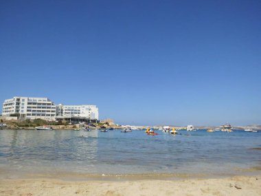 Harika kumlu plaj. Marfa, Mellieha, Malta 