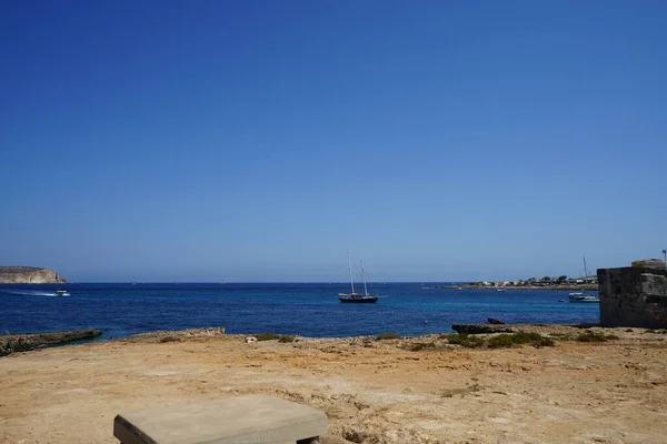 地中海水域中的帆船 马耳他Mellieha Marfa — 图库照片