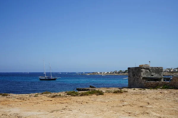 Velero Las Aguas Del Mediterráneo Marfa Mellieha Malta — Foto de Stock