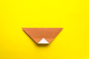 Adım adım fotoğraf çekerek origami kağıt boğasının nasıl yapılacağını öğretiyorum. Boğa, 2020 yılının sembolüdür. Çocuk konseptiyle basit bir ölüm..