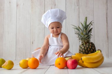 El yapımı lahana içinde küçük bir bebek. Arkaplan.